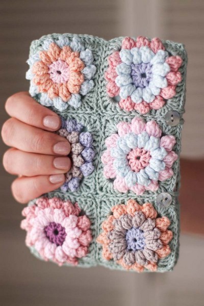 Flower Clutch Crochet Pattern