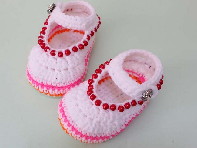 Super Easy Beaded Baby Booties