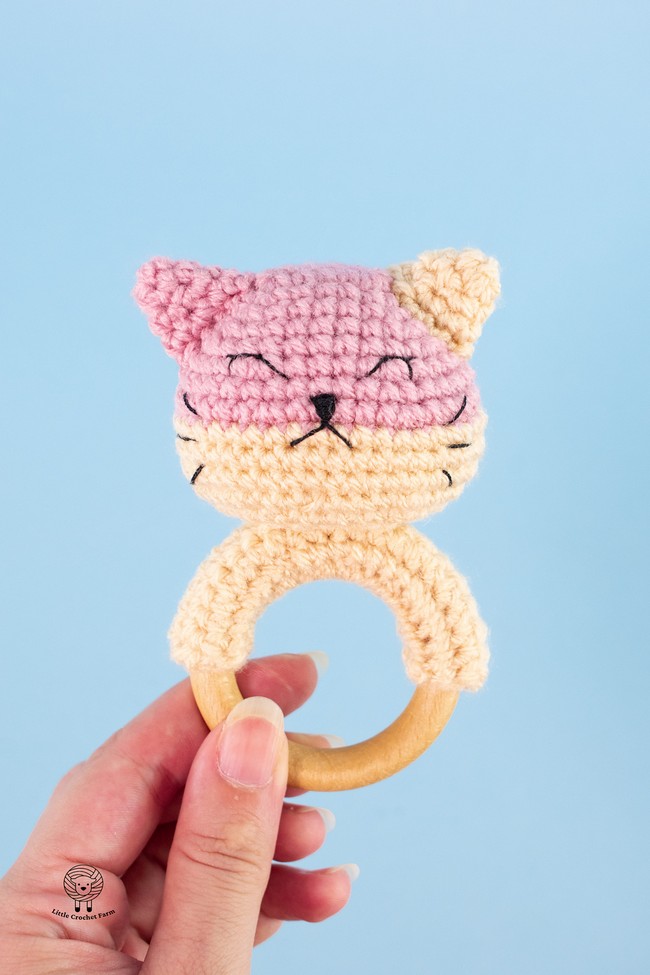 Sleepy cat teething ring