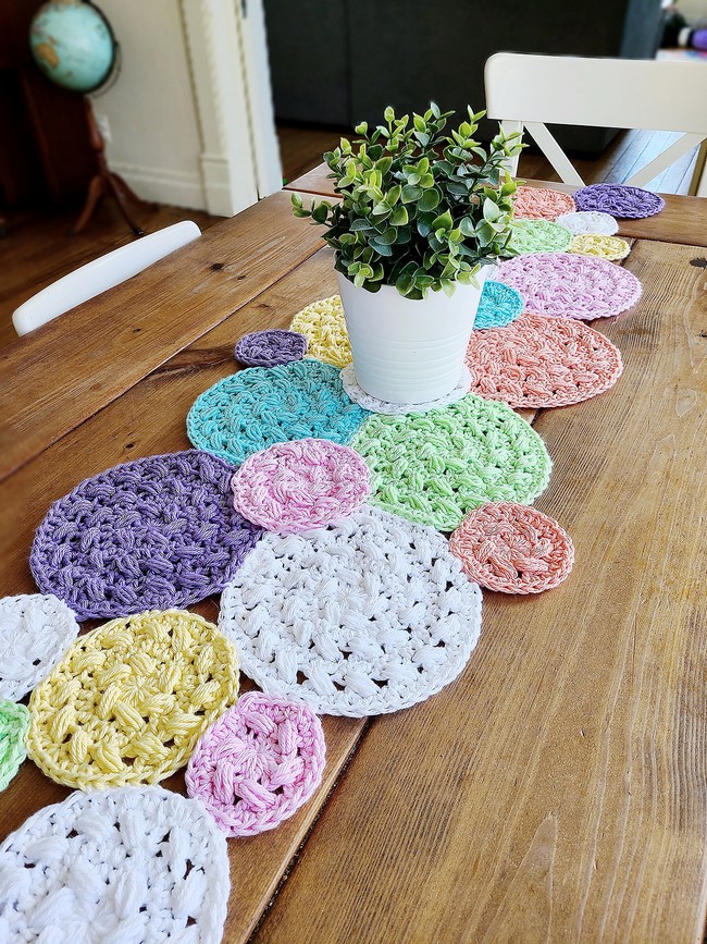 Puff Dreams Table Runner