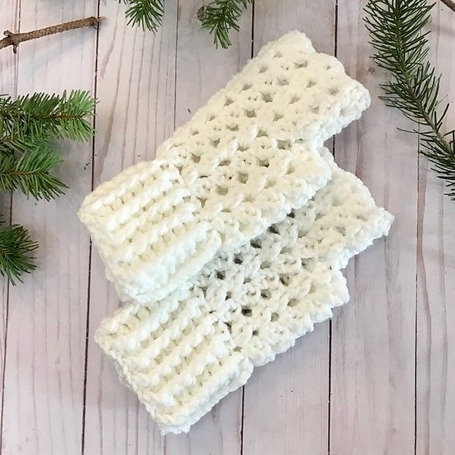 Crochet Alice Fingerless Gloves Pattern 