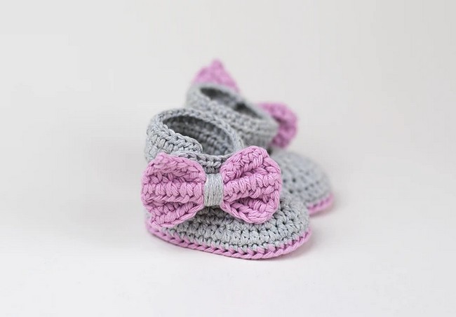 Crochet Lavender Bow Tie Baby Booties Pattern