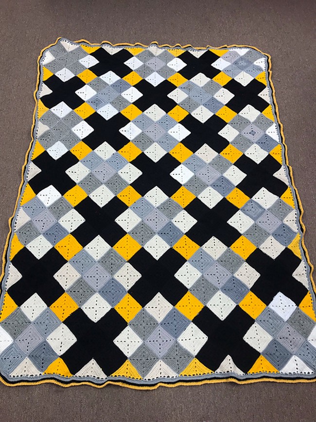 Crochet Modern Plaid Throw Pattern