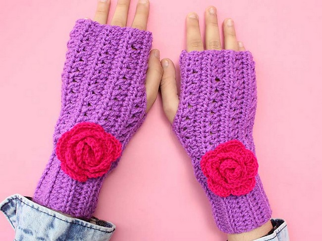 Crochet Woman's Beautiful Mittens Pattern