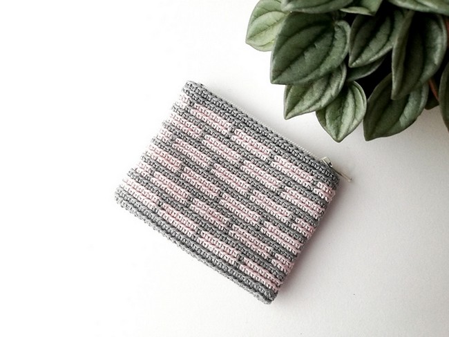 Crochet Zipper Pouch With Bricks Pattern