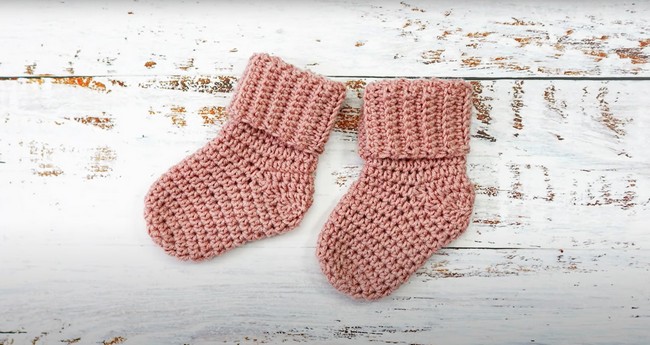 How to Crochet Baby Socks