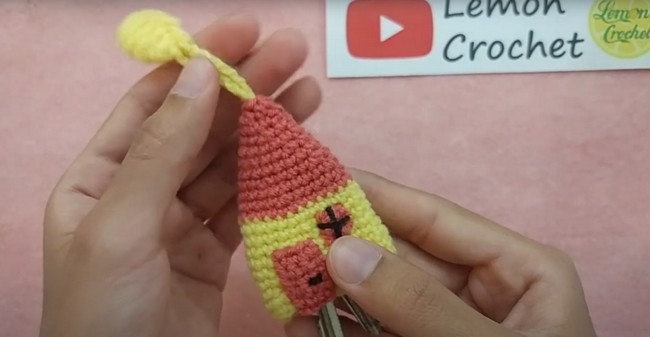 How to Crochet House Keychain