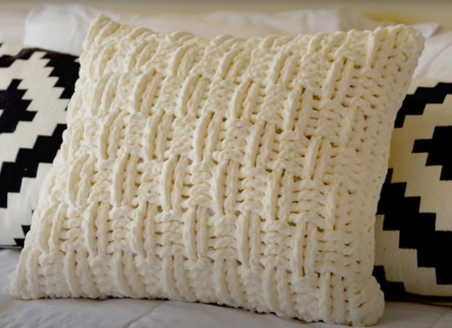 How to Crochet a Textured and Chunky Basket Weave Throw Pillow Cover