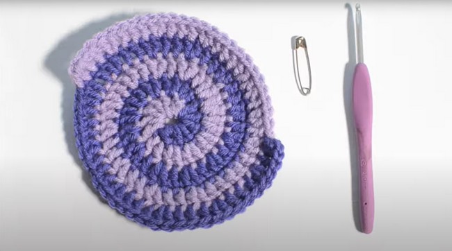 How to Crochet in a Spiral with Two Colors