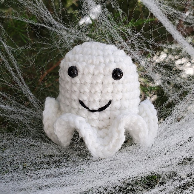 Crochet Amigurumi Glowing Ghost Pattern