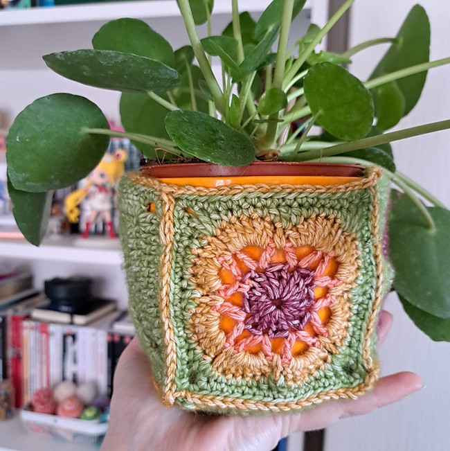 Crochet Granny Flower Pot Pattern