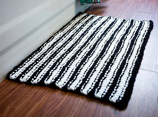 Crochet Tribal Stripes Bath Mat Pattern