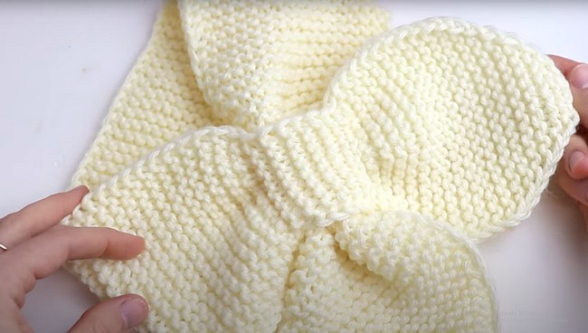 Easy Keyhole Knit Scarf