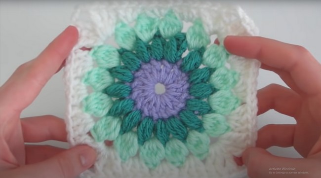 How to Crochet a Starburst Granny Square