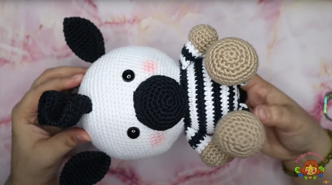 Making Amigurumi Crochet Doll Big Zebra