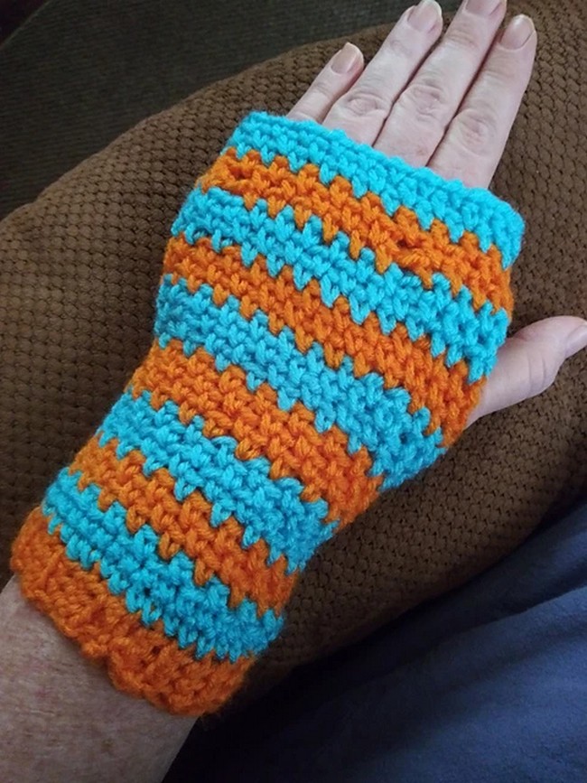 Crochet Dolphins Fingerless Gloves Pattern