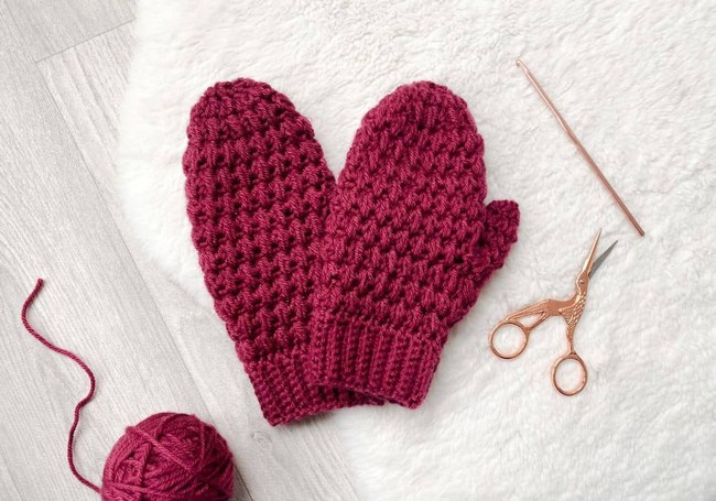 Crochet Falling Feather Mittens Pattern