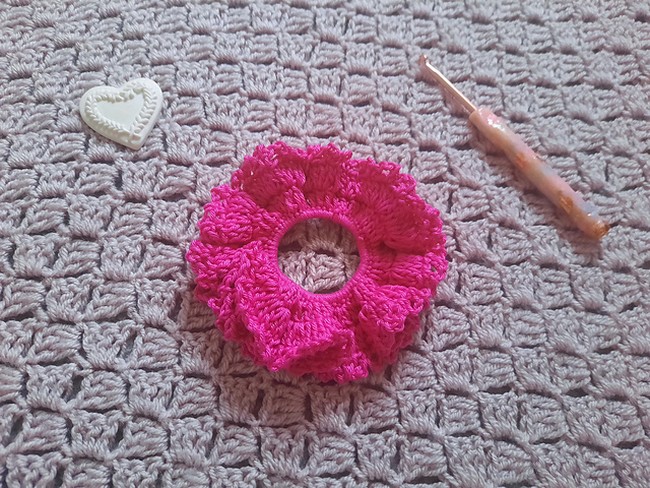 Crochet Lacy Scrunchie Pattern