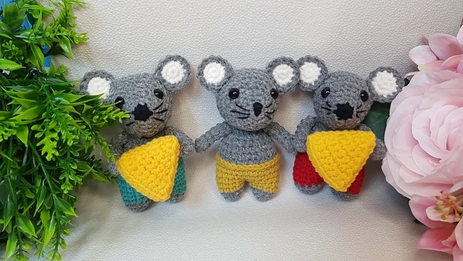 Mouse Armigurumi And Keyring Pattern