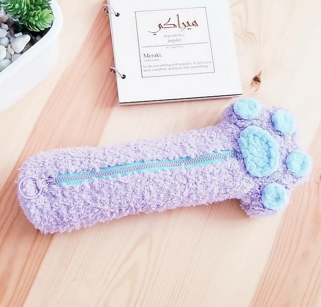 Crochet Paw Print Pencil Case Pattern