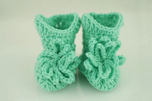 Crochet Pompom Baby Boots Pattern