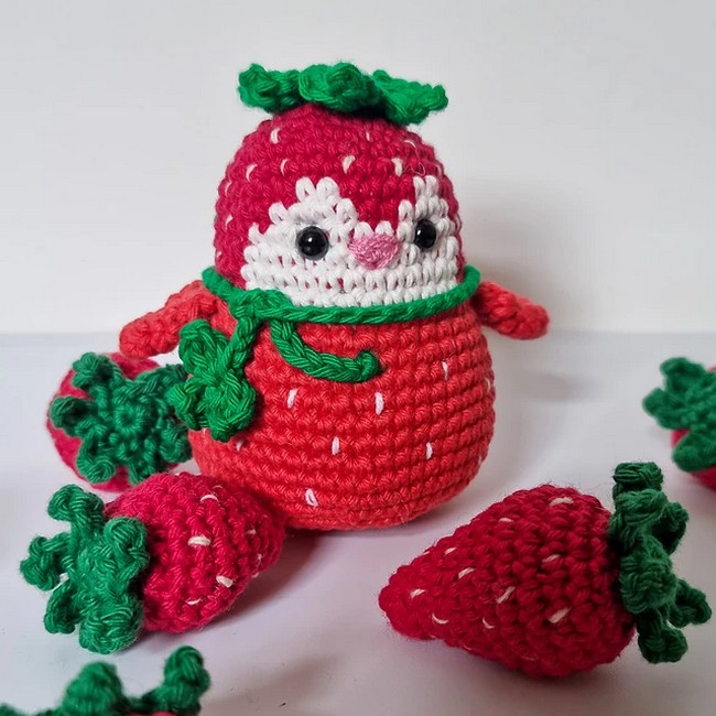 Crochet Strawberry Penguin Amigurumi Pattern