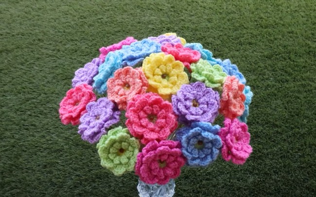 Easy Crochet Flower Bouquet Tutorial