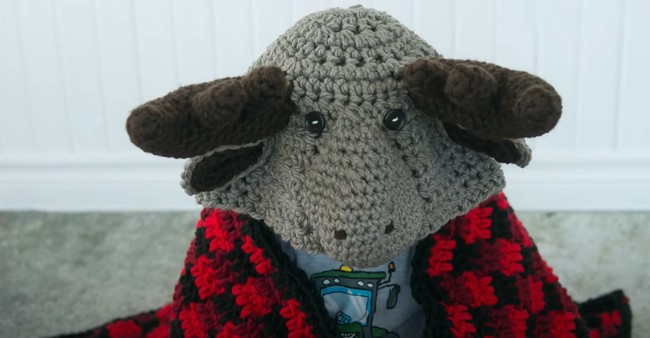 Hooded Moose Blanket Crochet Pattern