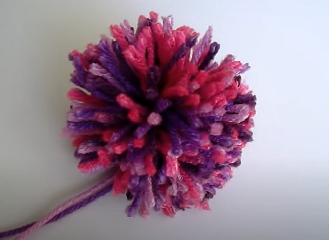 How To Make A Pom Pom Using Only Your Hands