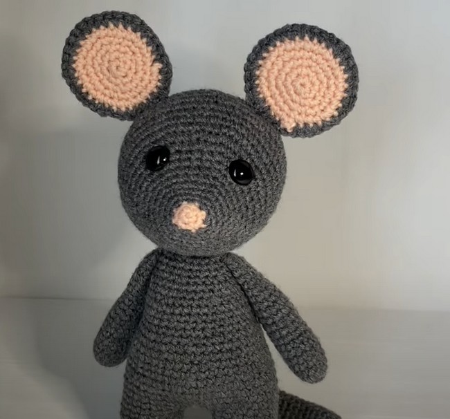 How to crochet a mouse