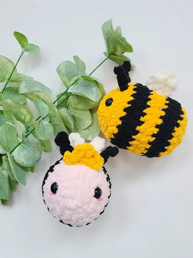 Crochet Plush Queen Bee Amigurumi Pattern 