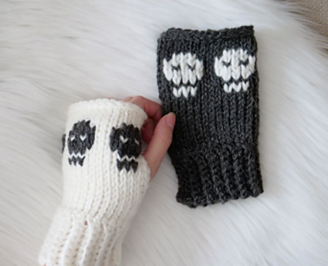 Crochet Spooky Skull Hand Warmers Pattern