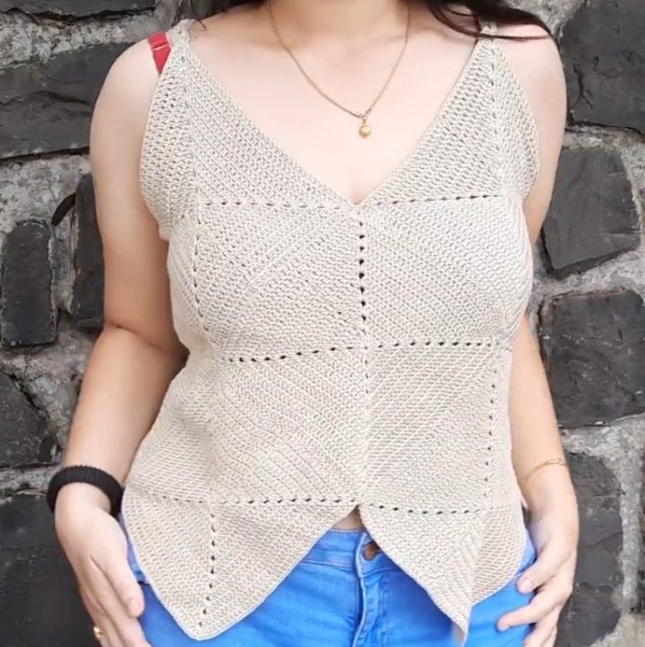 Crochet Crop Top With Solid Granny Squares Pattern